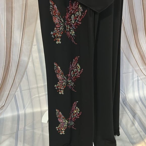 Beautiful butterfly pantset. Casual dressy two piece elephant leg V shape tunic. - Picture 3 of 7